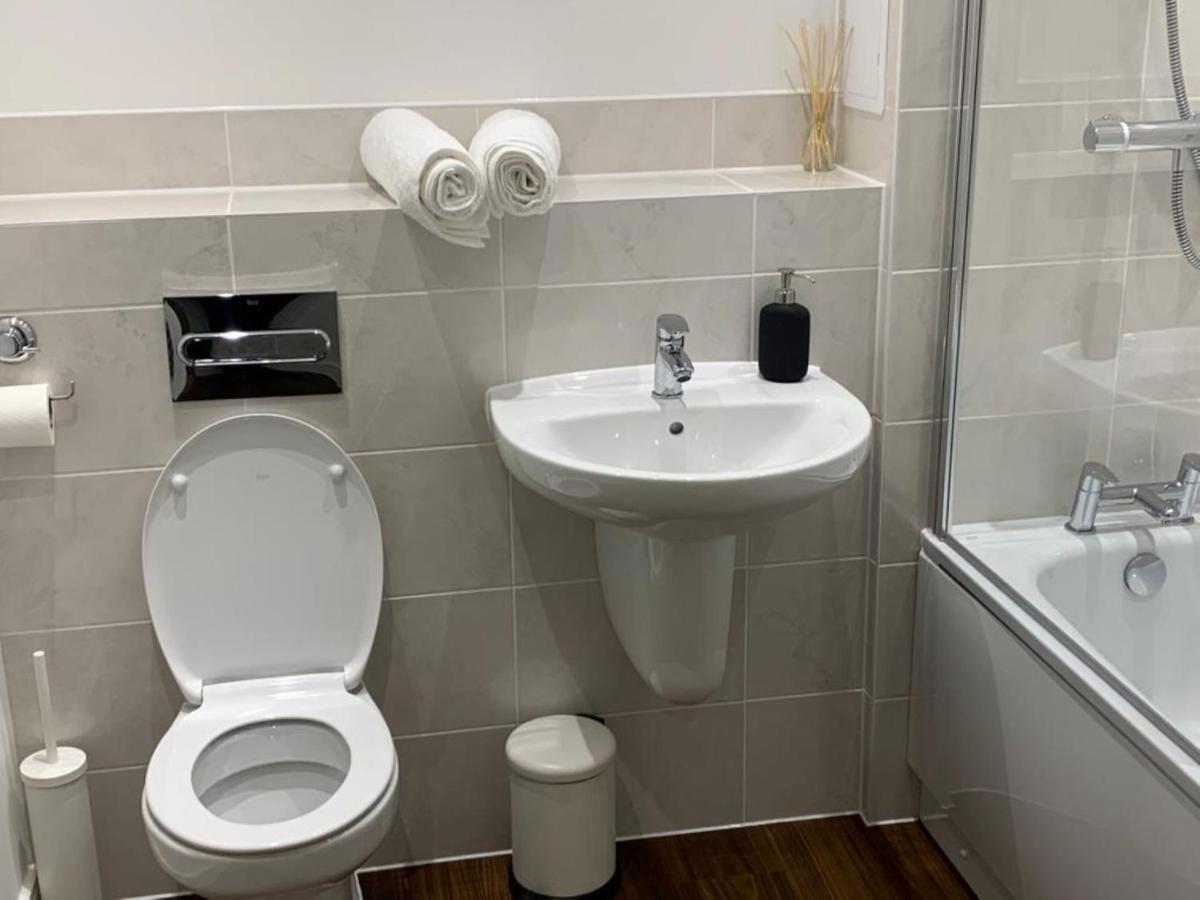 Lakeside 2 Bed Luxury Apartment No Parties No Events Early Check-In Late Check- Out Allowed West Thurrock Extérieur photo